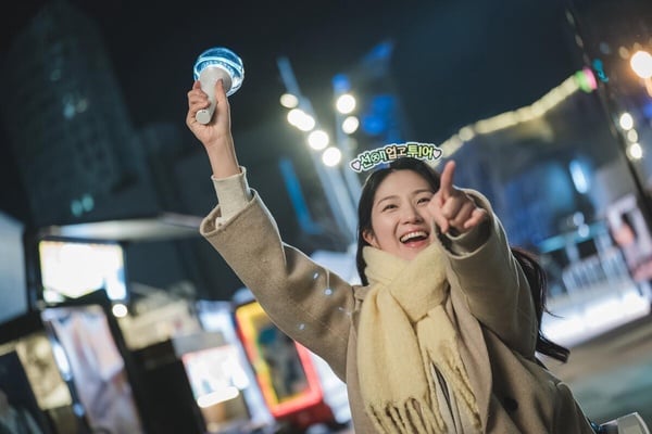 要像「追星」一樣愛自己——為自己花錢、應援、吹彩虹屁，允許自己有「不營業」的日子