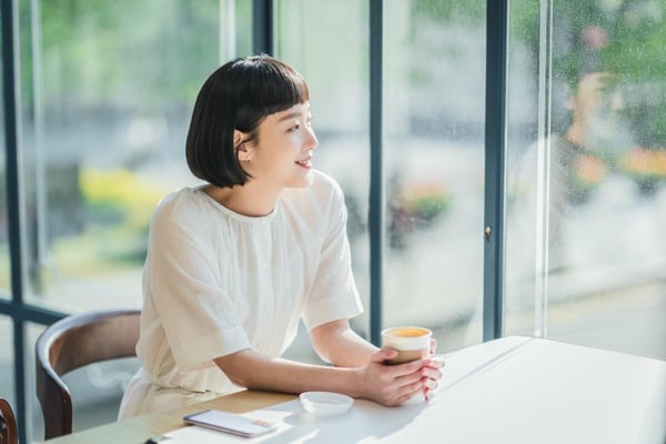 要像「追星」一樣愛自己——為自己花錢、應援、吹彩虹屁，允許自己有「不營業」的日子