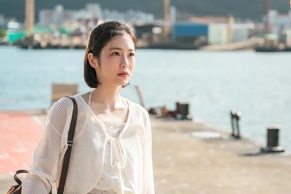 《醫到孤島愛上你》劇情、角色介紹：毒舌醫生李宰旭被流放孤島，與辛叡恩組「醫護CP」