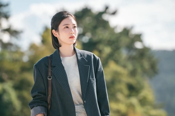 《醫到孤島愛上你》劇情、角色介紹：毒舌醫生李宰旭被流放孤島，與辛叡恩組「醫護CP」