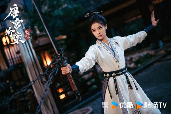 冠軍是白鹿的李佩儀！白鹿是近年深受喜愛的古裝女神，她主演的古裝劇幾乎都能走熱。今年白鹿在《唐宮奇案之青霧風鳴》合作了同公司的王星越，這是一部懸疑劇。白鹿飾演的李佩儀是個文武雙全的女主，李佩儀是內廷侍衛長，隸屬內謁局。