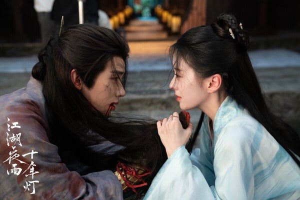 《江湖夜雨十年燈》原著知名度很高，作者是關心則亂，也就是《知否》及《星漢燦爛》小說作者，不過《江湖夜雨十年燈》改編評價很差。小說其實蠻有亮點，人設很有張力，然而劇版拍出來卻沒有太多有效劇情，節奏拖沓緩慢，不會像《星漢燦爛》讓人想一集集追，也沒有《知否》那樣值得細品的故事張力，讓原著書迷失望，豆瓣評分僅5.7。