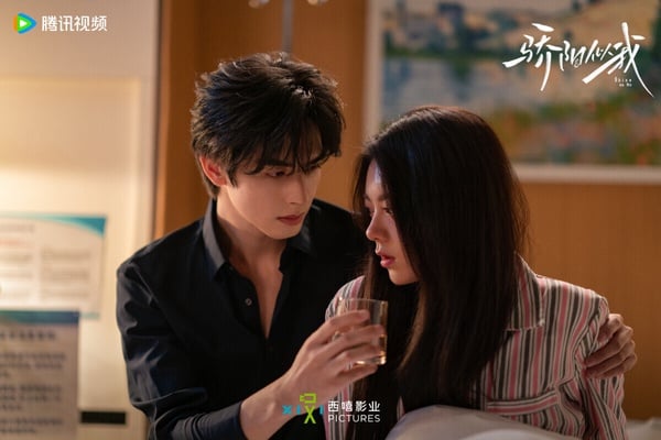 《驕陽似我》是顧漫小說改編的超級甜寵大IP，評價還不錯。《驕陽似我》前幾集都是女主和男二的糾葛，但等到宋威龍戲分開展，越追越好看！《驕陽似我》劇情安排很密集，不會空泛無聊，也沒有無腦撒糖，中後期開始甜度加倍，後面還有大家愛看的三人修羅場！