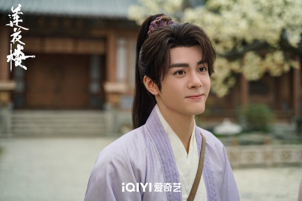 武俠劇《蓮花樓》故事圍繞在成毅飾演的李蓮花身上展開，但《蓮花樓》也被認為是優秀的群像劇。整部劇沒什麼戀愛情節，但李蓮花和他的犬系小粉絲方多病、宿敵笛飛聲，三人之間的故事就足夠好看！劇中對於三人的情感變化，鋪墊得很細膩，結局更是留下餘韻。