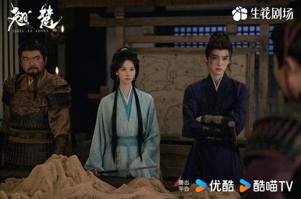 《翹楚》是最近Netflix的強檔古裝劇，一上線就火速衝上Netflix排行榜前排。《翹楚》找來《雁回時》陳都靈和《江湖夜雨十年燈》周翊然搭檔，是大家愛看的重生大女主復仇劇。劇情進展滿快，第一集鋪墊女主的悲慘前世，第二集女主開始籌謀復仇。劇情節奏飛快，雖然一些邏輯沒辦法深思，但還是讓很多劇迷很投入。如果是愛看《墨雨雲間》、《雁回時》那種重生劇的觀眾，應該也會愛這部，陳都靈演技很到位。