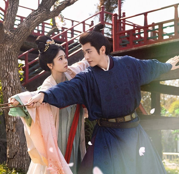白鹿《莫離》定檔6/9，要對打《翹楚》，兩部都是大女主復仇劇呢！《莫離》找來《成何體統》丞磊和白鹿搭檔，兩人要上演先婚後愛，劇情滿滿看點！