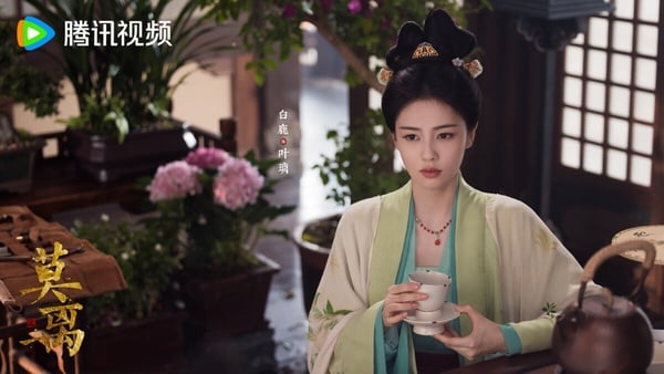 白鹿《莫離》定檔6/9，要對打《翹楚》，兩部都是大女主復仇劇呢！《莫離》找來《成何體統》丞磊和白鹿搭檔，兩人要上演先婚後愛，劇情滿滿看點！