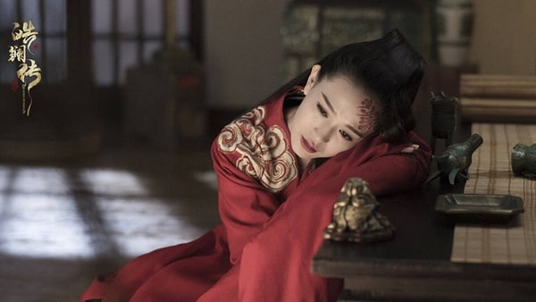 《皓鑭傳》趙雅因為是厲后的女兒，從小嬌生慣養，讓她養出了偏執的個性，幾近瘋狂，用盡所有手段要得到贏異人，得不到就想毀掉。在她送給贏異人的衣服裡，故意藏針要刺傷他，然後告訴他：「我也要讓你感受痛的滋味。」有點人格分裂的感覺。