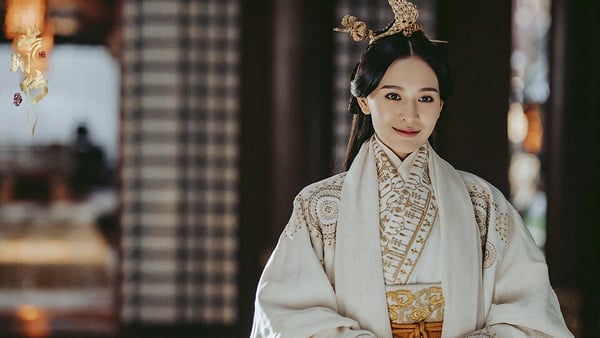 《皓鑭傳》趙雅因為是厲后的女兒，從小嬌生慣養，讓她養出了偏執的個性，幾近瘋狂，用盡所有手段要得到贏異人，得不到就想毀掉。在她送給贏異人的衣服裡，故意藏針要刺傷他，然後告訴他：「我也要讓你感受痛的滋味。」有點人格分裂的感覺。