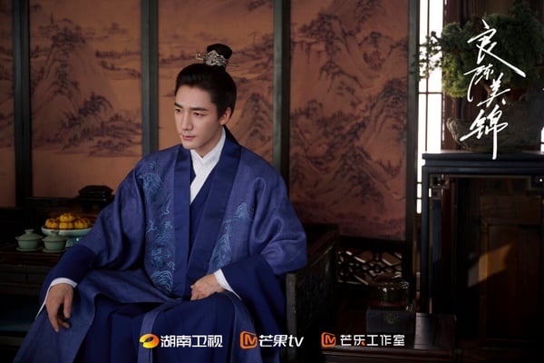 《良陳美錦》造型參考了明制的古裝，劇中此沙飾演的陳彥允是朝廷重臣。因推行稅法新策得罪權貴，隱居紀家時結識顧錦朝，多次暗中相救。