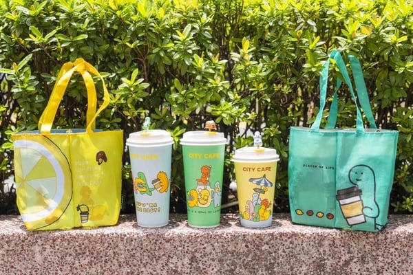 7-11 CITY CAFEＸJOGUMAN登場！新品真果芭樂氣泡咖啡、JOGUMAN杯塞必收，再推咖啡優惠