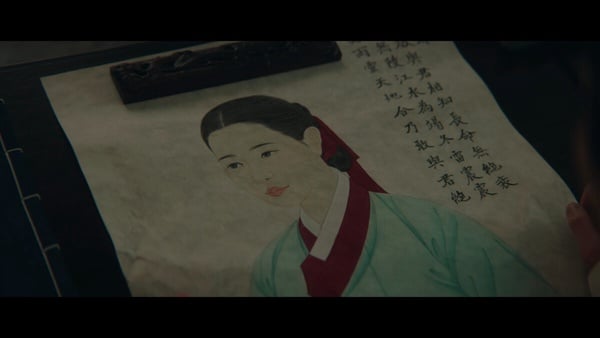 《我的王室死對頭》8個劇情彩蛋：「初智齒」的隱喻超浪漫，電捲棒PPL給女配有原因？