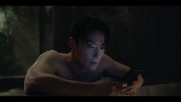 《我的王室死對頭》8個劇情彩蛋：「初智齒」的隱喻超浪漫，電捲棒PPL給女配有原因？