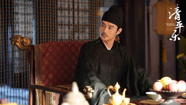 《清平樂》改編自米蘭lady的小說《孤城閉》，小說中是以懷吉和徽柔公主這對CP為主線，進而帶出宋仁宗的故事，但是劇版《清平樂》變成以宋仁宗的一生為主線。《清平樂》的改編評價比較兩極，原著小說粉認為劇版魔改，但《清平樂》拍攝質感、服化道好得沒話說。