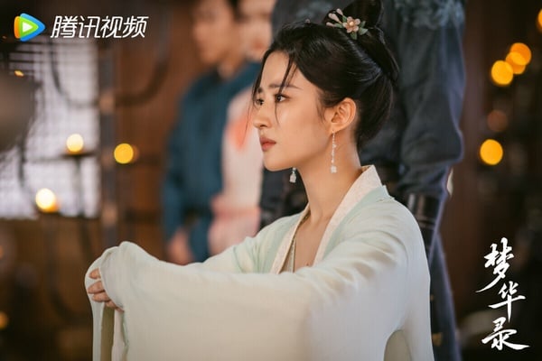 《夢華錄》是近年被大推的古裝劇！大家真的苦古裝醜男、古裝爛劇太久了，所以看到《夢華錄》劉亦菲和陳曉兩位古裝神顏，加上精緻的佈景、充滿高級感的運鏡，都讓觀眾眼睛一亮。