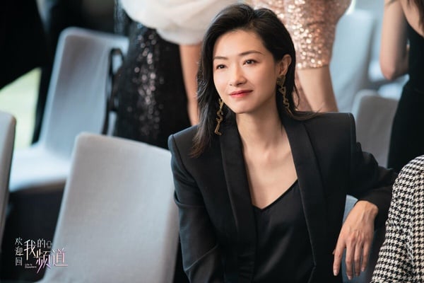 《歡迎回我的頻道》是一部雙女主勵志劇，找來萬茜、李純主演，演員很受好評呢！角色完成度很高。劇情評價就一般般，這部劇以直播為主題，但不少觀眾認為劇情懸浮、不能深思。不過整體而言是一部適合下飯的劇。