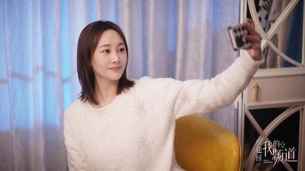 《歡迎回我的頻道》是一部雙女主勵志劇，找來萬茜、李純主演，演員很受好評呢！角色完成度很高。劇情評價就一般般，這部劇以直播為主題，但不少觀眾認為劇情懸浮、不能深思。不過整體而言是一部適合下飯的劇。