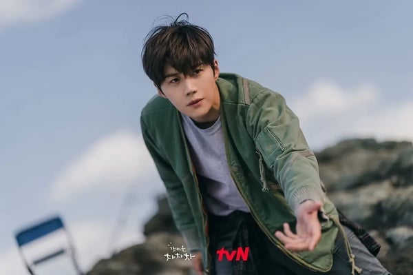 5位韓劇男神顏值巔峰期！車銀優《超能路人甲》帥出新高度，玄彬最帥不是《愛的迫降》