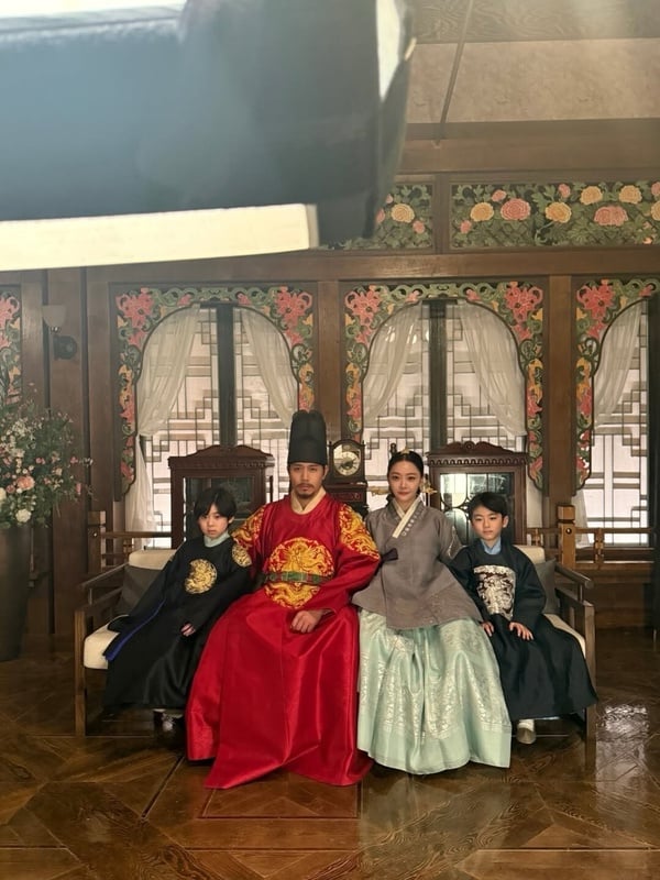 《鐵拳教育》男主老婆是她！5對讓人意外的韓劇演員夫妻！《21世紀大君》他們竟是夫婦