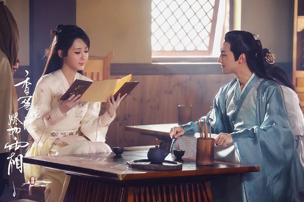 楊紫和鄧倫主演的《香蜜沉沉燼如霜》是近幾年相當熱門的仙俠劇，《香蜜》也讓楊紫、鄧倫、羅雲熙人氣翻倍，這之後其實有很多仙俠劇都試圖走類似的套路，但都沒能達到《香蜜》的成功。