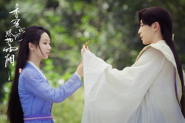楊紫和鄧倫主演的《香蜜沉沉燼如霜》是近幾年相當熱門的仙俠劇，《香蜜》也讓楊紫、鄧倫、羅雲熙人氣翻倍，這之後其實有很多仙俠劇都試圖走類似的套路，但都沒能達到《香蜜》的成功。