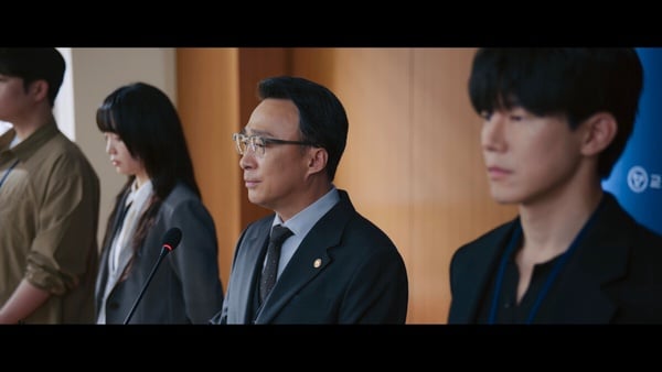 Netflix《鐵拳教育》10大教育金句：「如果大人害怕小孩，這個世界就完蛋了。」