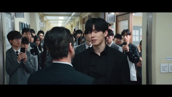 Netflix《鐵拳教育》10大教育金句：「如果大人害怕小孩，這個世界就完蛋了。」