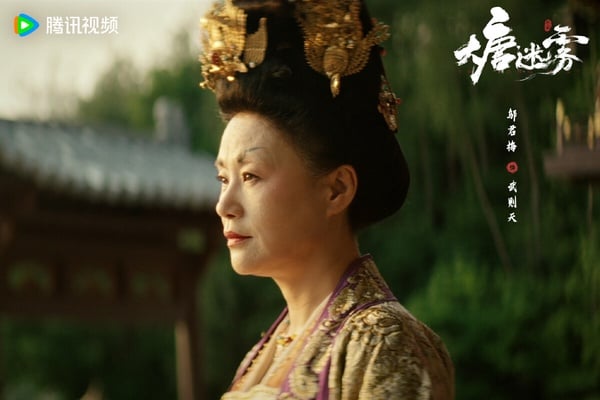 《大唐迷霧》是每集只有25分鐘的短劇，卡司很堅強，找來《知否》馮紹峰和《如懿傳》太后鄔君梅。《大唐迷霧》詭味很強，鏡頭和美術獲好評，但許多劇迷吐槽案件不能深思，劇情忽略了歷史背景，漏洞百出。