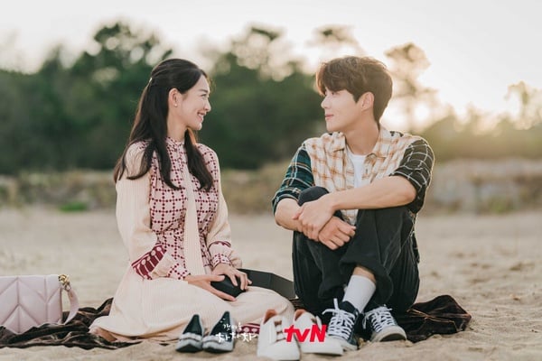 端午連假必追10部Netflix超好看韓劇！《鐵拳教育》《王室死對頭》必追，這部確實上癮