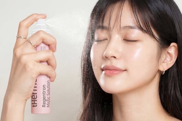 定妝噴霧怎麼用？妝前還是妝後噴？2026定妝噴霧用法＋保濕型、成膜型推薦一次看