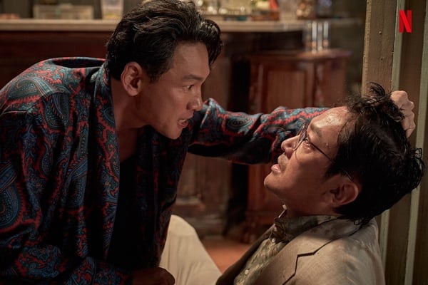 《毒梟聖徒》集結河正宇、黃晸珉、朴海秀、柳演錫、趙宇鎮等演技派主演，改編自真人真事。《毒梟聖徒》講述在蘇利南經營事業的韓國商人姜仁久，在別無選擇下，只能冒著生命危險加入韓國國家情報院與美國緝毒局的聯合秘密任務，逮捕蘇國韓僑大毒梟全耀煥的故事。