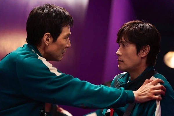 冠軍無疑是《魷魚遊戲》系列！這部劇真的超級狂，三季在Netflix積分都破億，斷層第一啊！《魷魚遊戲》憑藉驚險刺激的生死遊戲，掀起全球追劇熱潮，自首季上線後便大受歡迎，雖二、三季評價沒有超越前作，但依舊席捲海內外！
