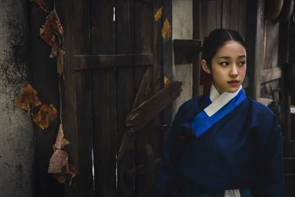 《鬼謎東宮》將於7/17開播，接檔《鐵拳教育》。《鬼謎東宮》是男神南柱赫的退伍復出首作，找來近年受矚目的新演員盧允瑞，以及影帝曹承佑攜手主演。這部播出前其實話題比《鐵拳教育》更高呢！據說Netflix想將《鬼謎東宮》打造成「第二個《魷魚遊戲》」。