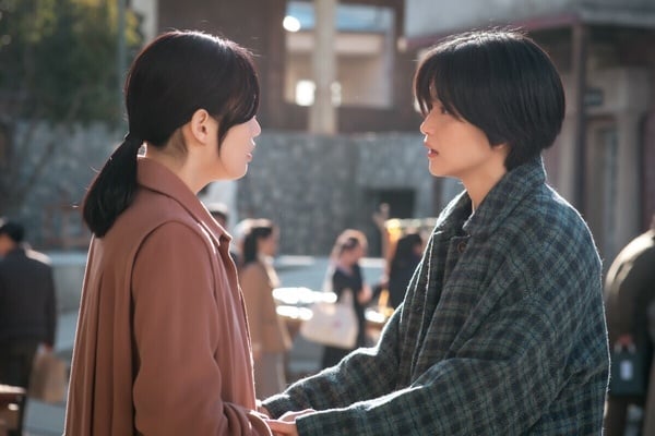 《正年》由《衣袖紅鑲邊》導演執導，劇情以短暫而輝煌的女性國劇鼎盛時期為背景，講述擁有聲樂天賦的少女「正年」，克服自身侷限，成為頂級演員的成長歷程，以及那些時刻不放棄追求夢想的才華橫溢的人們的故事。