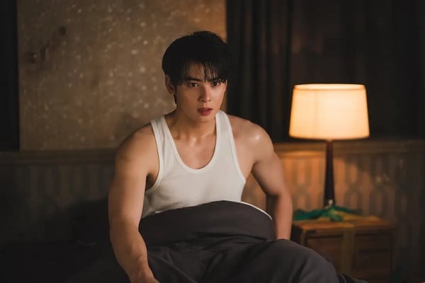 《超能路人甲》是一部奇幻搞笑劇，超能力題材，導演拍攝手法滿大氣，質感很不錯。雖然笑點見仁見智，但是能讓人追得下去，朴恩斌、車銀優火花很強呢！車銀優在劇中帥出新高度！