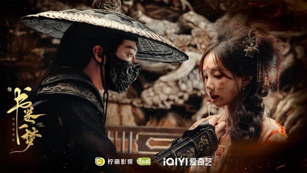 最近李一桐主演的新劇《雲秀行》上檔，劇情評價不是很好，不少觀眾都推薦回頭補追李一桐、劉宇寧合作的《書卷一夢》，這部的劇情很紮實！《書卷一夢》走沙雕輕喜劇路線，是穿書劇。劇情很搞笑，劇本世界中，李一桐不斷「死亡循環」，經歷各種讓人傻眼的死法，女主沒有光環，倒是男主滿滿光環，套路完全讓人猜不到。