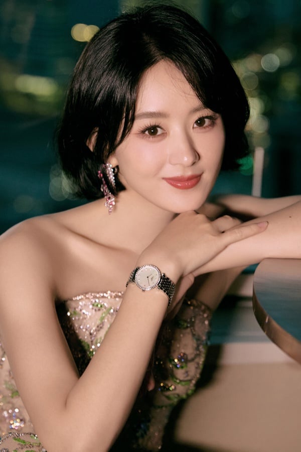 提到趙麗穎，很多人第一反應都是「甜」，她圓圓的小臉很有辨識度。不過其實也有很多網友指出，趙麗穎是美人底子啊！五官勻稱，眼睛漂亮，鼻子嘴巴小巧，越看越難看。