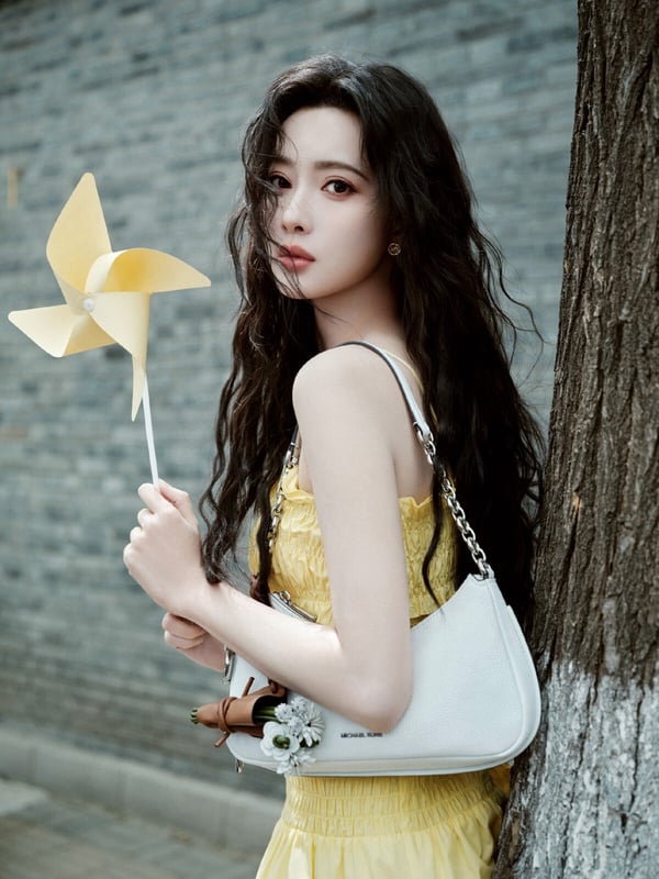孟子義也是新生代公認的美女呢！孟子義的外型美豔成熟，她是濃顏系的美人，五官精緻，在鏡頭前非常能抓人眼球。