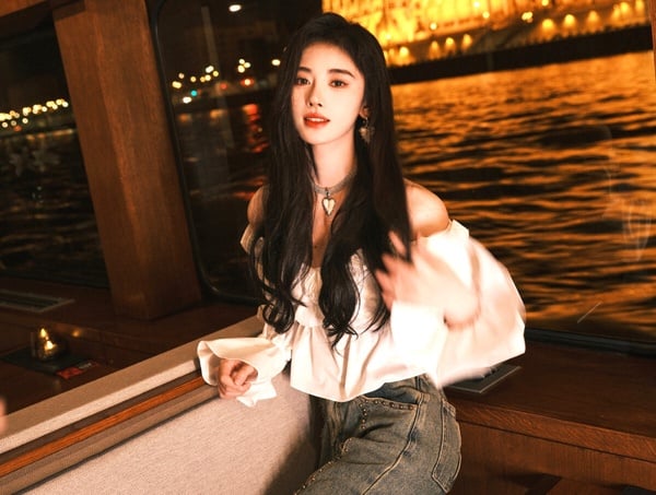 每次提到高顏值女星，幾乎各大排行都會有鞠婧禕，她是公認90後的美人之一。雖然鞠婧禕常常被吐嘈無法扮醜、演戲套路化，但她確實是好看。而且鞠婧禕很懂得自己美在哪裡，各種古裝造型、穿搭都是好看的，出道後顏值幾乎沒有崩過。