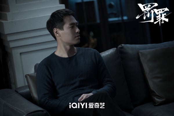 今年《罰罪2》上線，也連帶讓不少觀眾跑回去重刷第一季。《罰罪》是近年評價不錯的刑偵劇，收視成績亮眼，第一季評分7.0，第二季也有6.9。懸疑刑偵劇最怕不合理、把觀眾當笨蛋，但《罰罪》沒有這個問題，警察與嫌犯的智商都在線，邏輯也合理，對決非常精采。