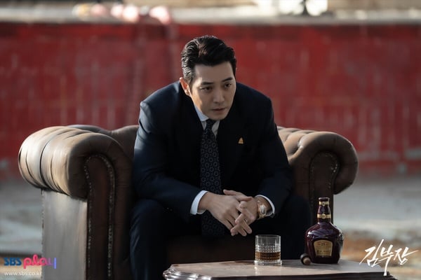 《金特務：本色回歸》好看嗎？6大劇情、角色介紹：蘇志燮鐵拳教育超狂，收視狂飆15.7%