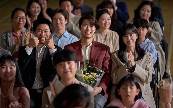 《人夫總動員》6大劇情、角色介紹：前任vs.現任丈夫聯手救妻女，上映霸榜Netflix冠軍