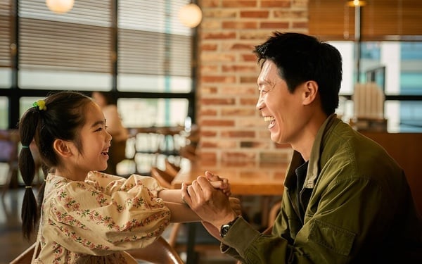 《人夫總動員》6大劇情、角色介紹：前任vs.現任丈夫聯手救妻女，上映霸榜Netflix冠軍