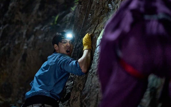 《人夫總動員》6大劇情、角色介紹：前任vs.現任丈夫聯手救妻女，上映霸榜Netflix冠軍