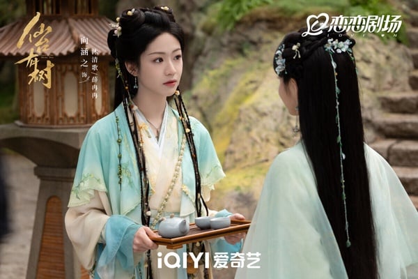 《仙台有樹》是鄧為以《長相思》爆火後的第一部男主劇。本來大家都以為又是老套路仙俠劇，沒想到意外好看。《仙台有樹》主角有兩重身分反轉，第一世是女師男徒，恣意灑脫的女師父vs.孤僻狠戾的男徒弟，第二世主線則是男師女徒，高冷男師父與小太陽女徒弟。設定有新意，節奏適中，值得追！