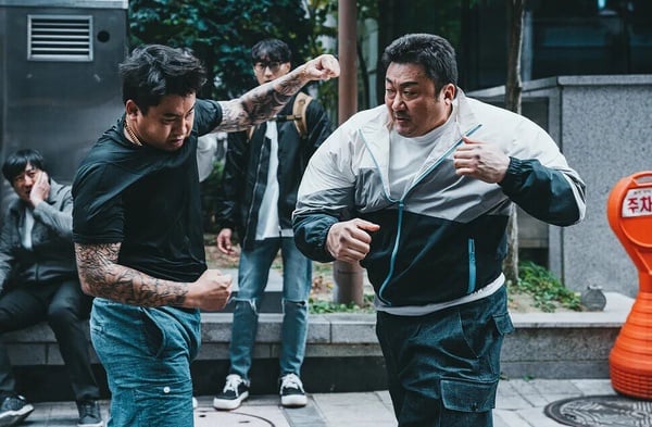 《金特務》爆紅！韓網熱議「男主獨挑大梁懲惡揚善」韓劇：金武烈《鐵拳教育》席捲全球