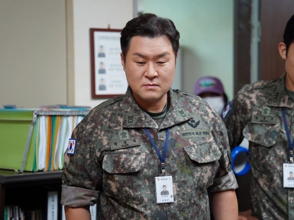 《金特務》尹敬浩8件事：憑《外傷重症中心》走紅，與金南佶、朱智勛並列「話癆TOP3」