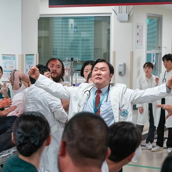 《金特務》尹敬浩8件事：憑《外傷重症中心》走紅，與金南佶、朱智勛並列「話癆TOP3」
