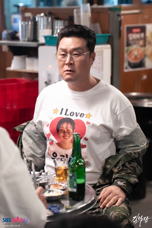 《金特務》尹敬浩8件事：憑《外傷重症中心》走紅，與金南佶、朱智勛並列「話癆TOP3」