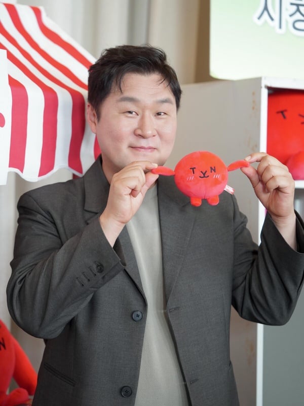 《金特務》尹敬浩8件事：憑《外傷重症中心》走紅，與金南佶、朱智勛並列「話癆TOP3」